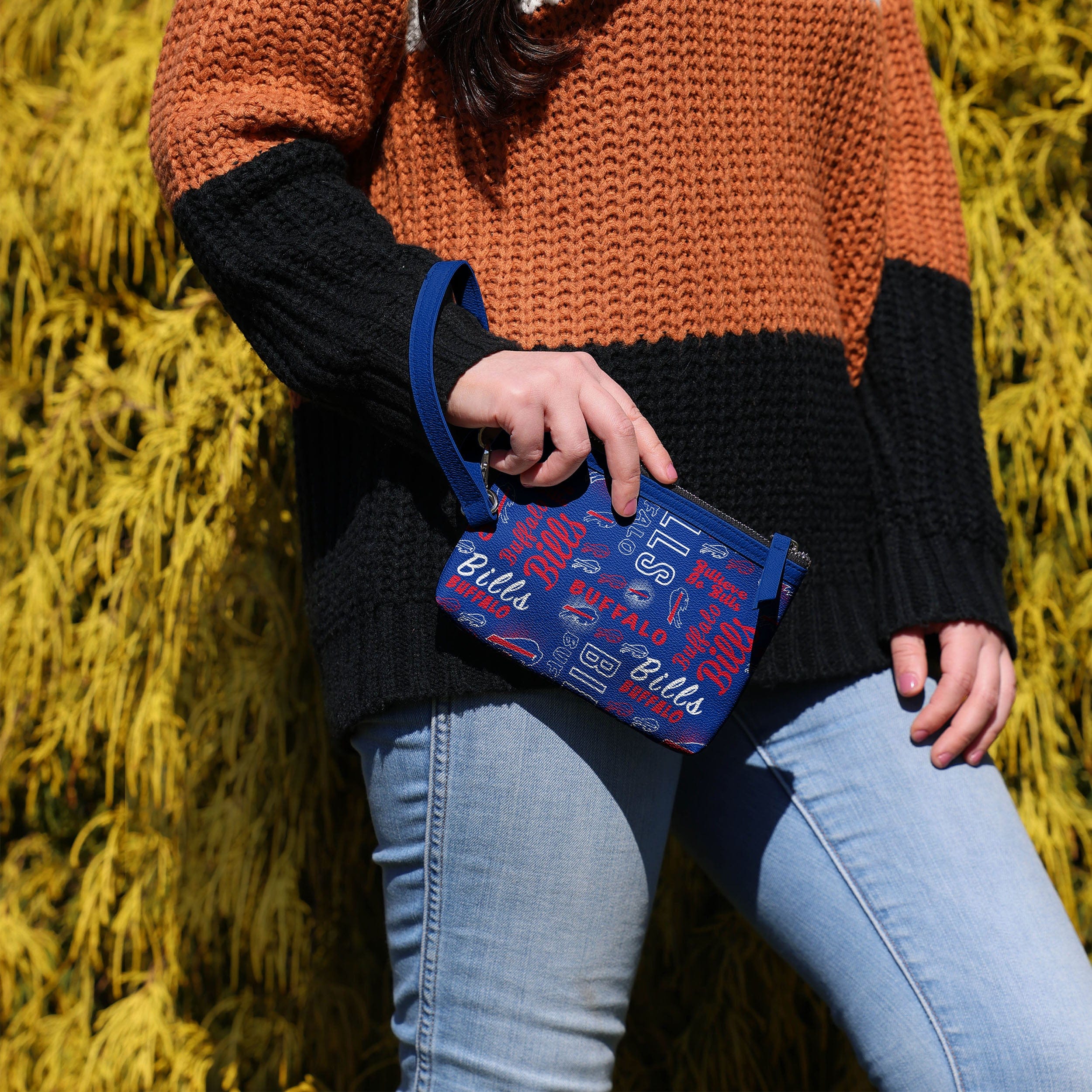 Buffalo Bills Spirited Style Printed Collection Repeat Logo Wristlet 4 Buffalo Bills Spirited Style Printed Collection Repeat Logo Wristlet