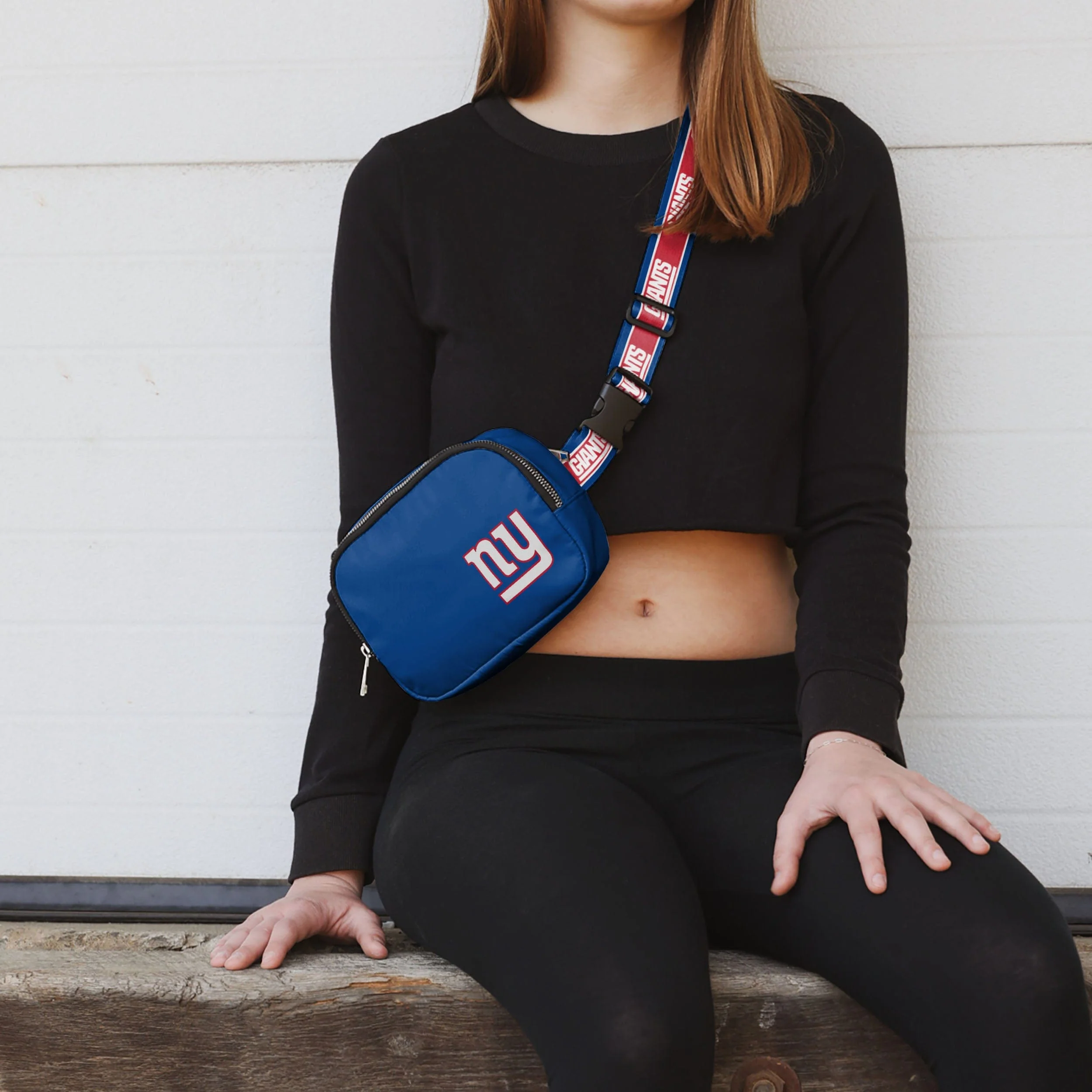 New York Giants Team Wordmark Crossbody Belt Bag 3 New York Giants Team Wordmark Crossbody Belt Bag