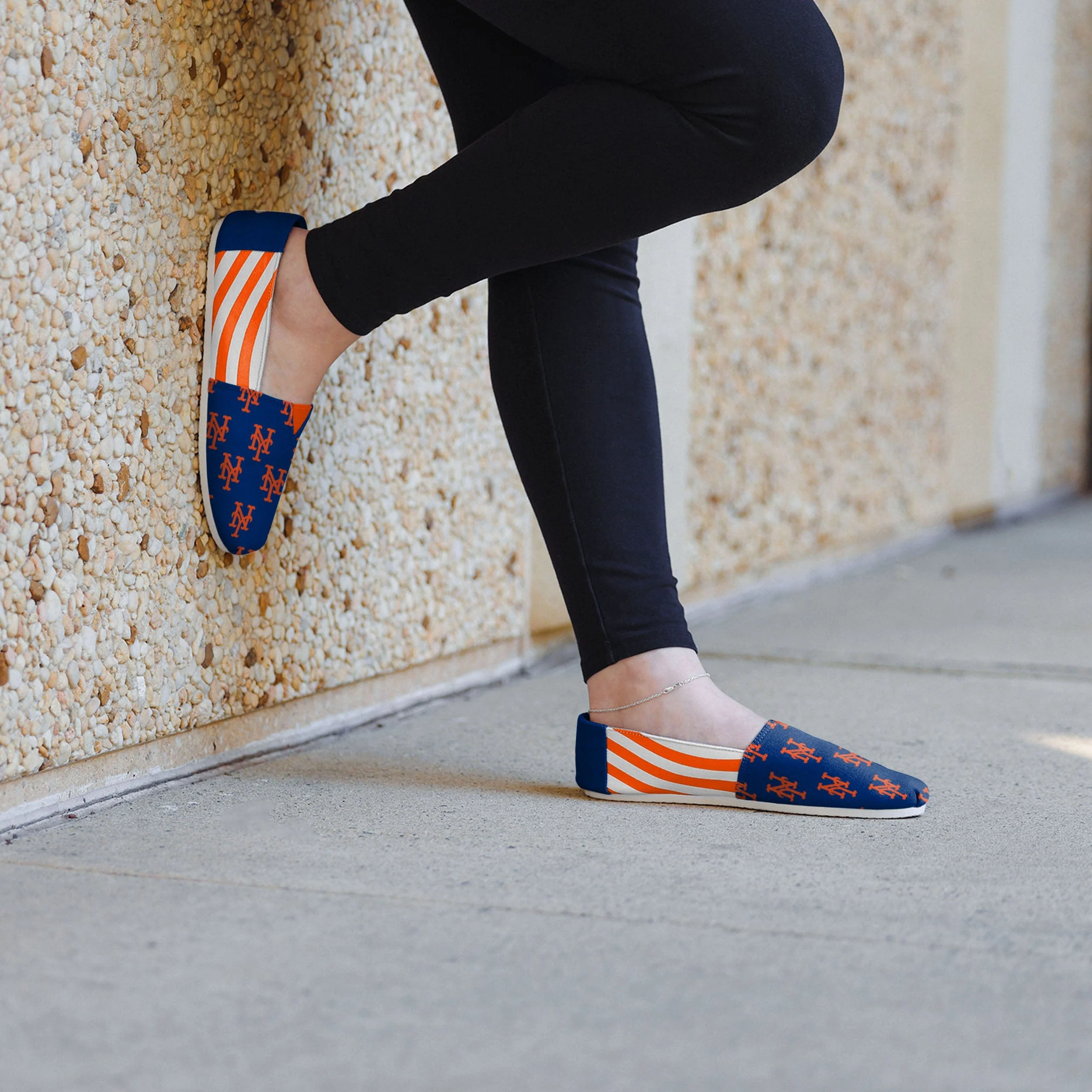 New York Mets Womens Stripe Canvas Shoe 6 New York Mets Womens Stripe Canvas Shoe